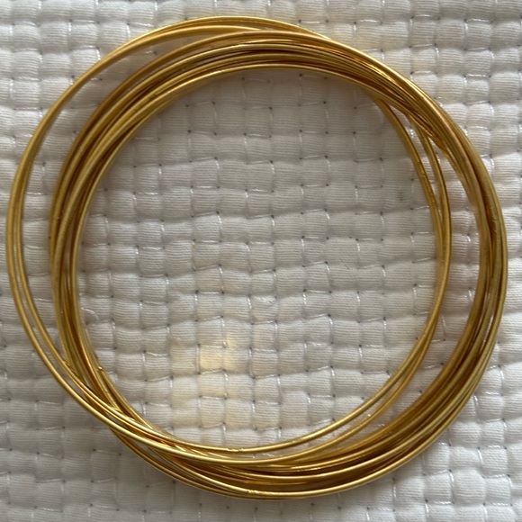 Vintage goldtone clinky thin bangles (9) alternating matte and shiny bangles - Picture 1 of 7